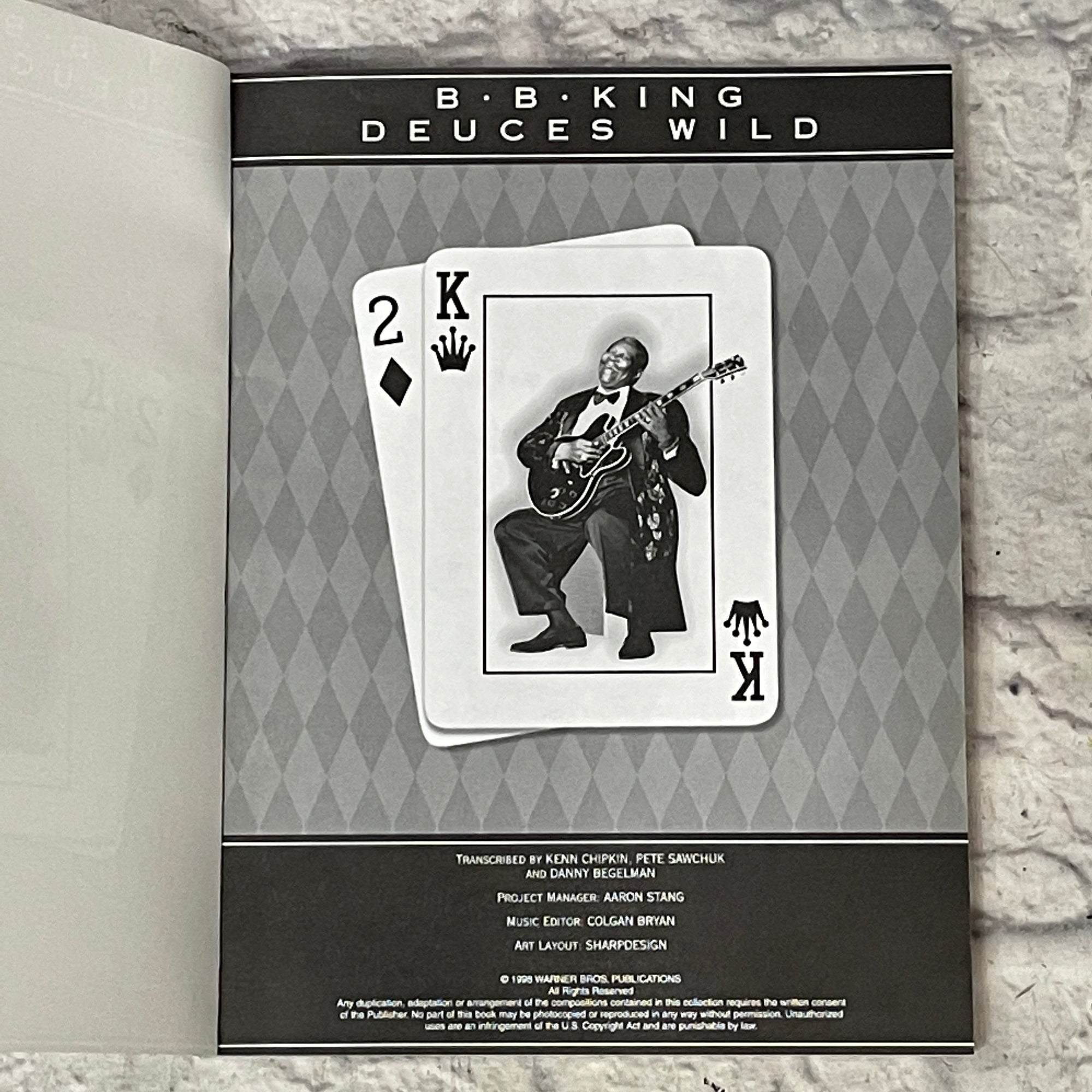 Hal Leonard The Essential Eric Clapton Easy Guitar Tab With Riffs And Solos