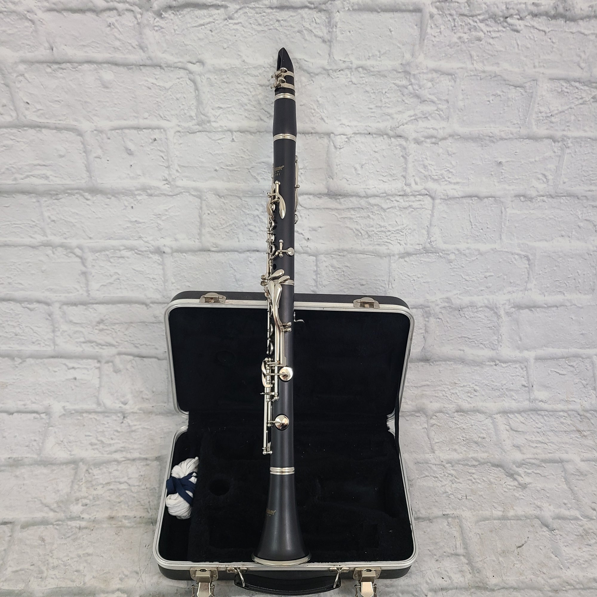 Selmer CL301 Student Model Bb Clarinet w/ Case
