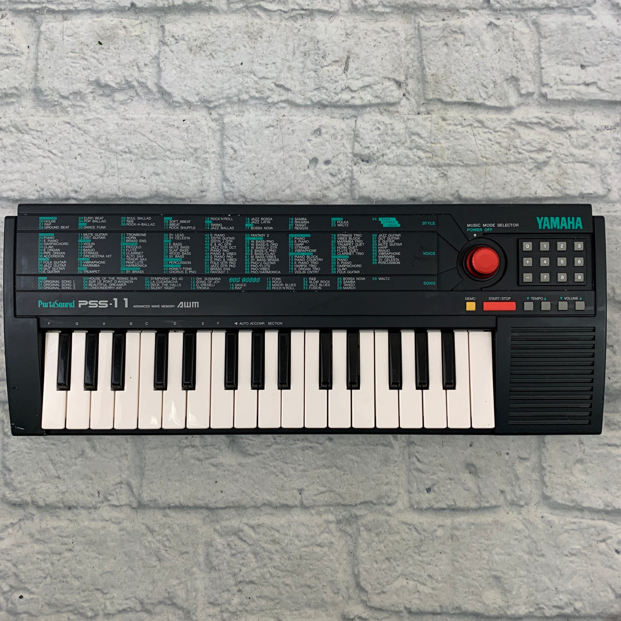 Yamaha PortaSound PSS-11 Digital Synth