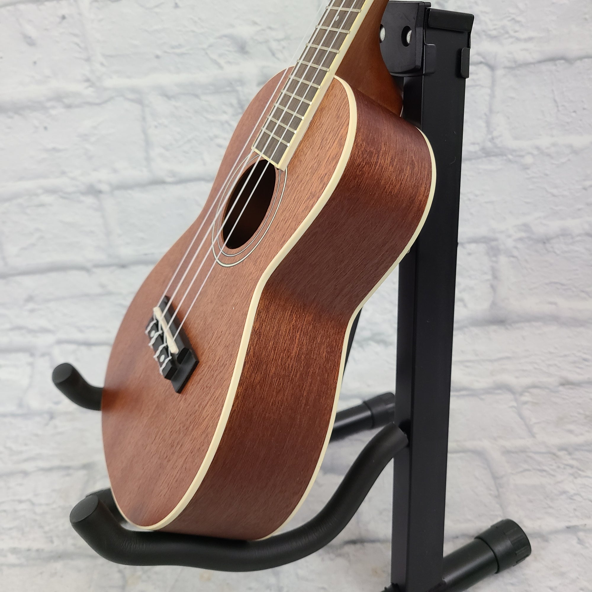 Lanikai LU22CGC Ukulele