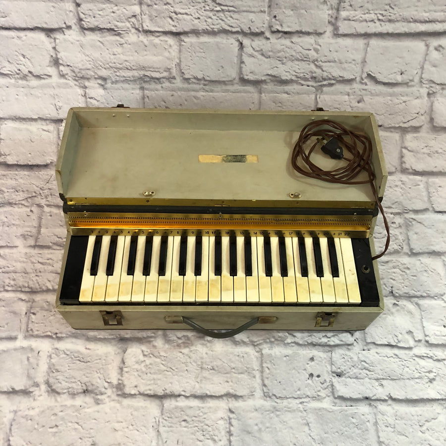 No Name 37 key Accordion Piano