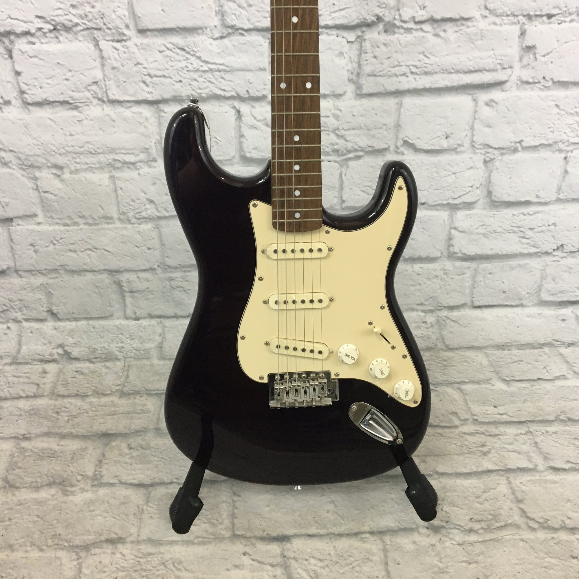 New York Pro Strat-Style Electric Guitar Black