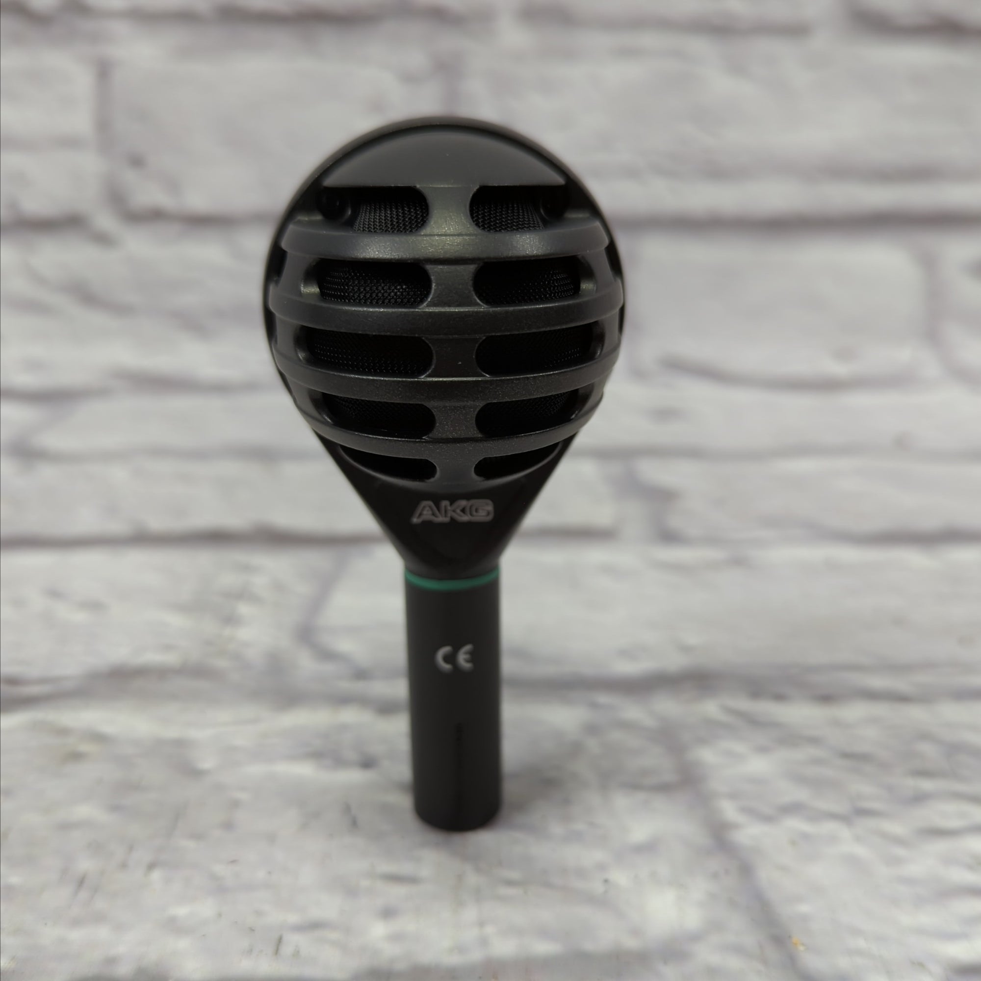 AKG D112 Large Diaphragm Dynamic Bass Drum Microphone