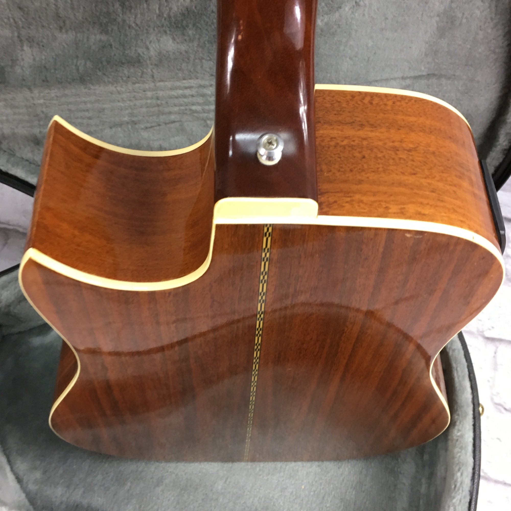 Alvarez 5064 Japanese Acoustic w/ case and electronics