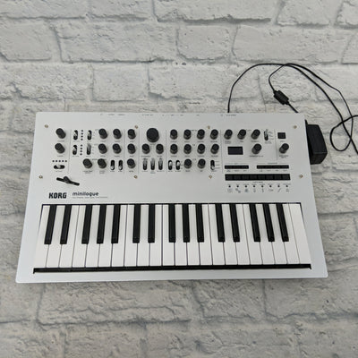 Korg Minilogue Synthesizer