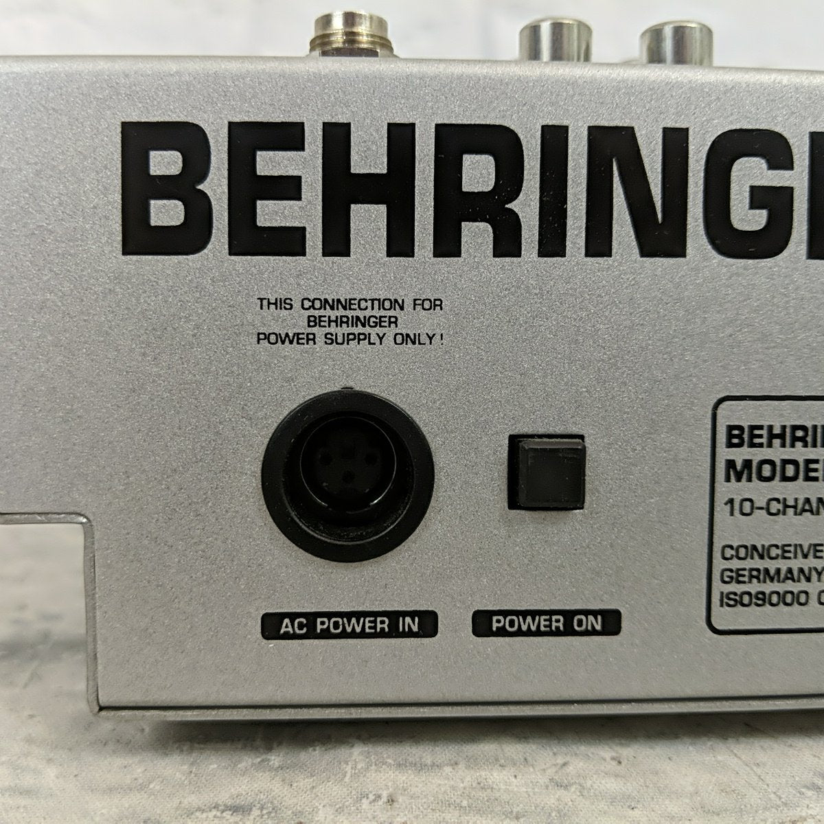 Behringer UBB1002 Eurorack Battery Powered Mixer UBB1002 B&H