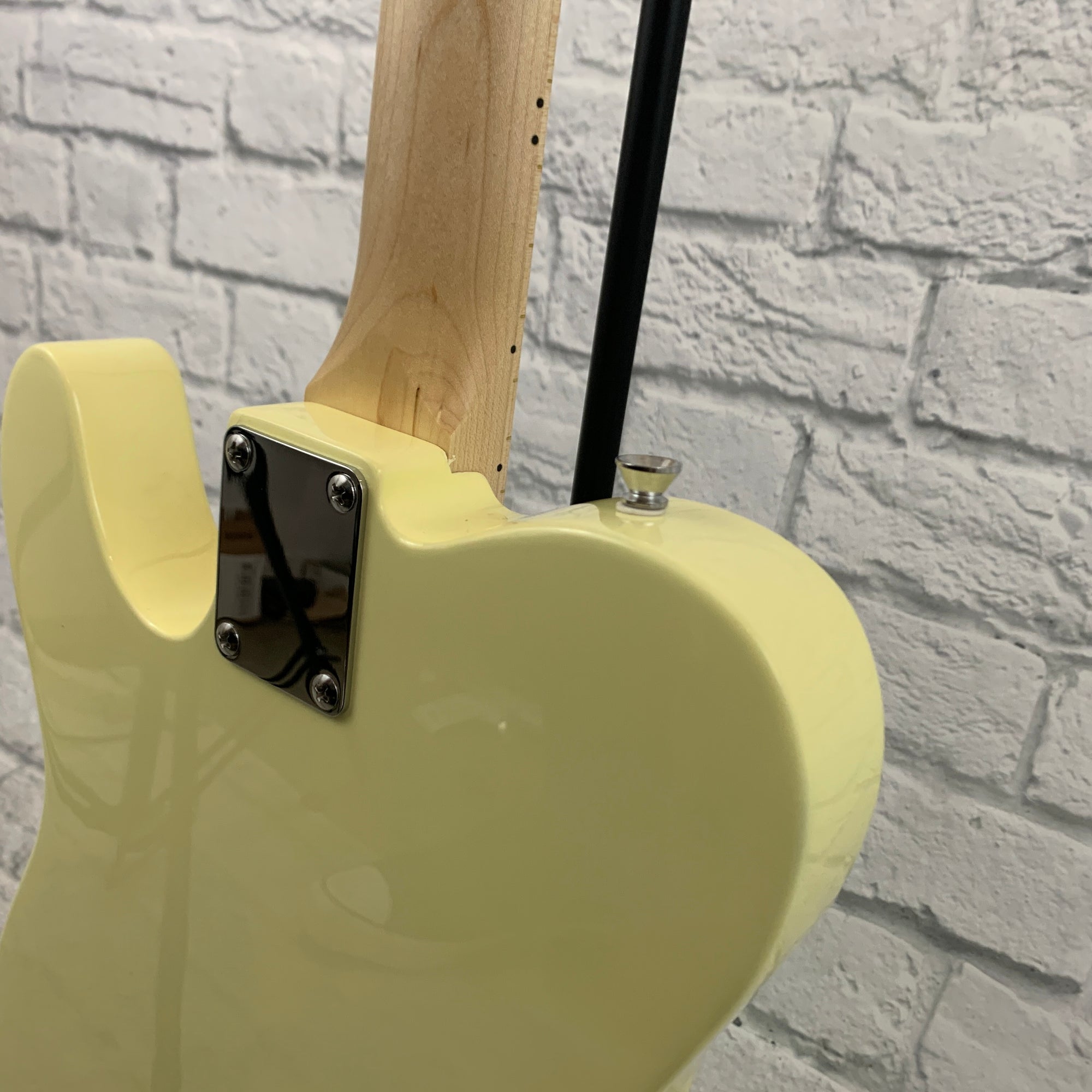 Nashville Guitar Works 125 Single Cutaway - Ivory, Maple Fretboard