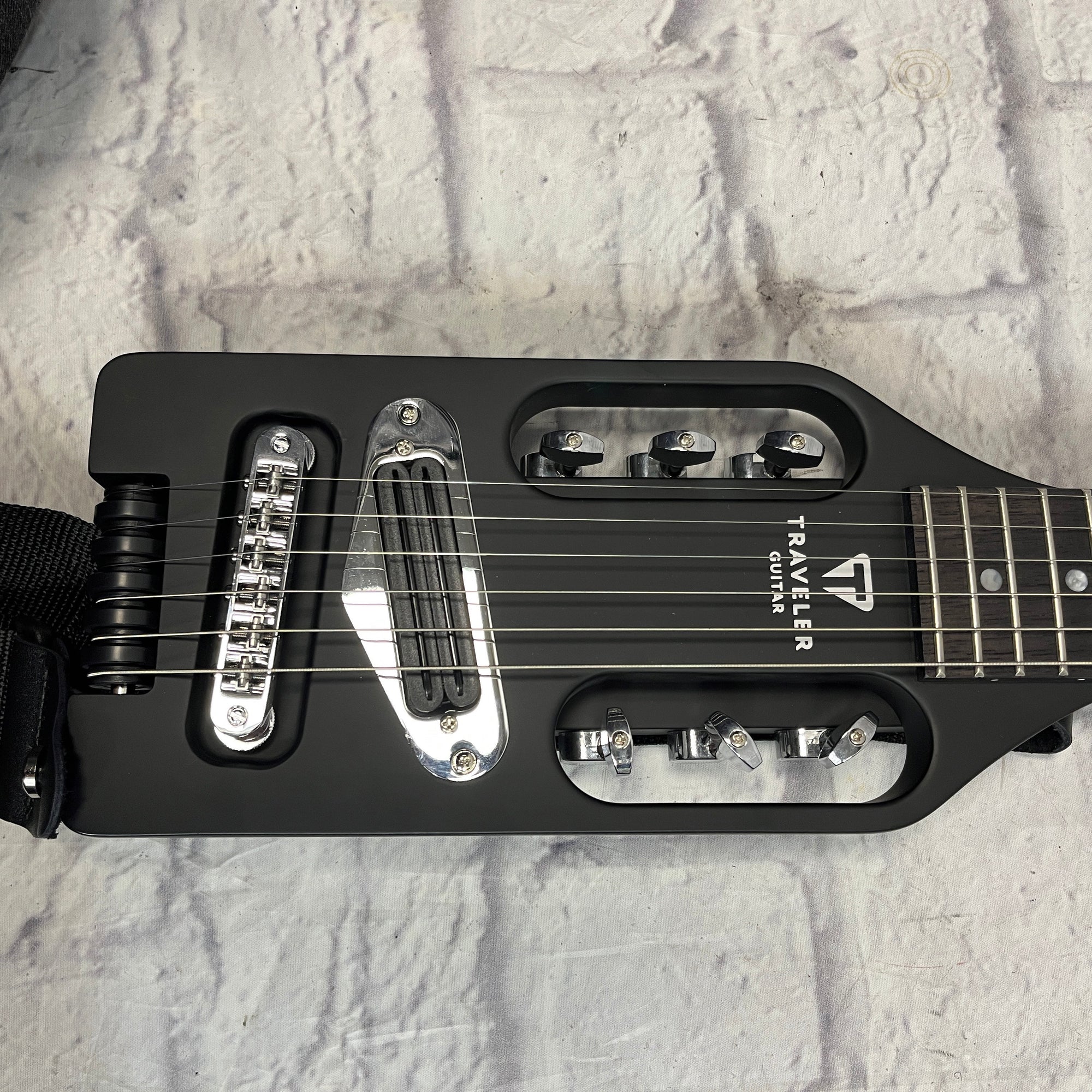 Traveler Ultra-Light Black Matte LEFTY Travel Guitar