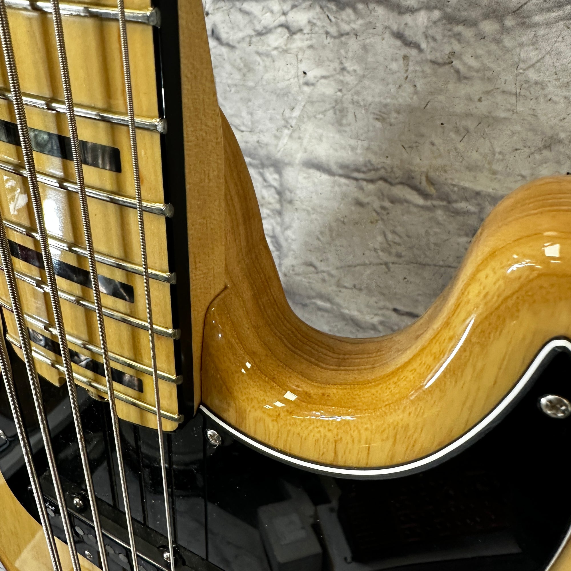 Fender American Elite V Ash 5 String Bass
