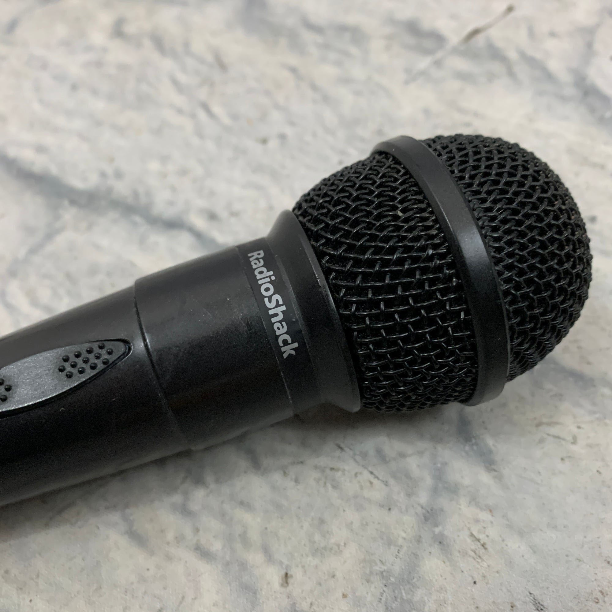 Radio Shack 3303038 Dynamic Microphone w/ Attached 1/4" Cable