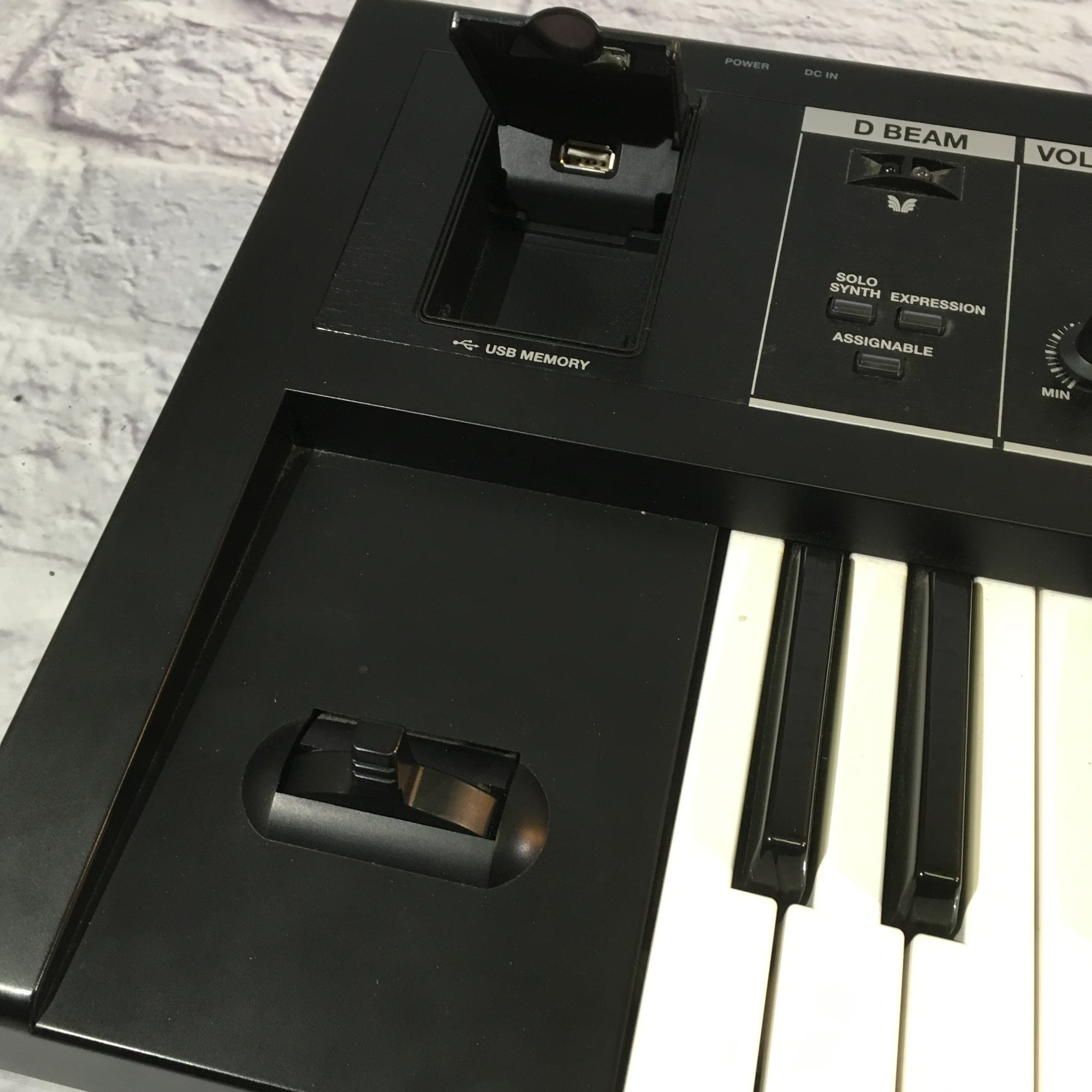 Roland Juno DI Synthesizer w/ bag and pwr supply - Evolution