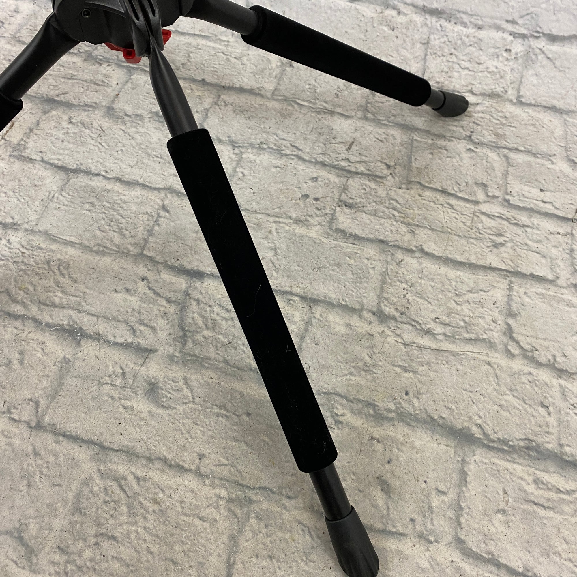 Ultimate Support GS-102 Genesis Series Double Guitar Stand