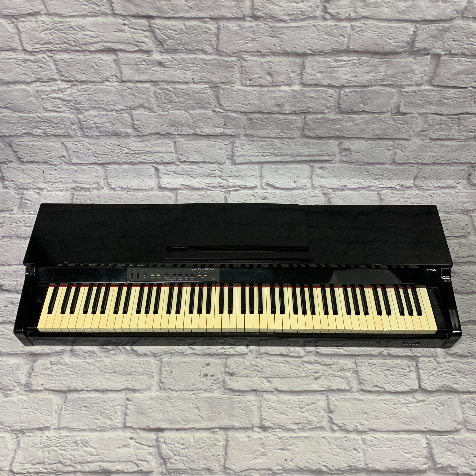 Suzuki DP-700 Digital Piano