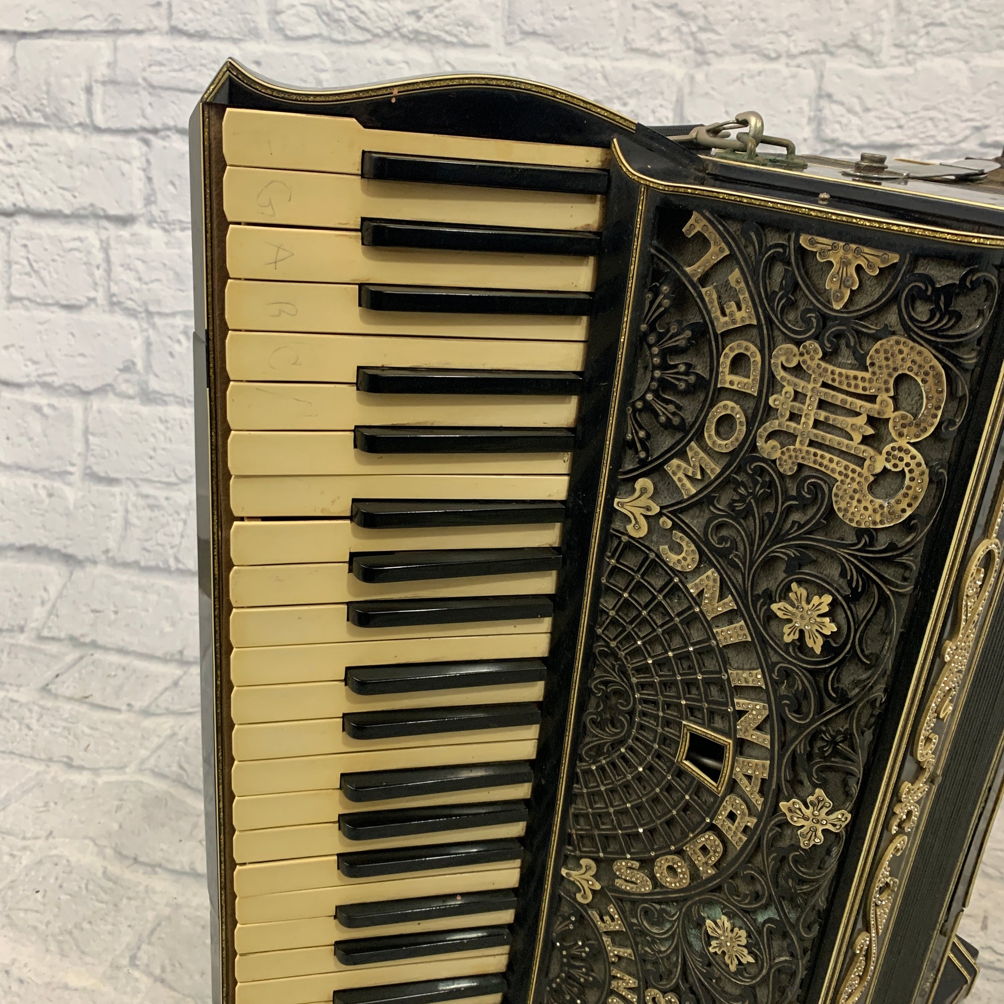 Soprani Inc. Damonte Model Accordion Accordion AS IS