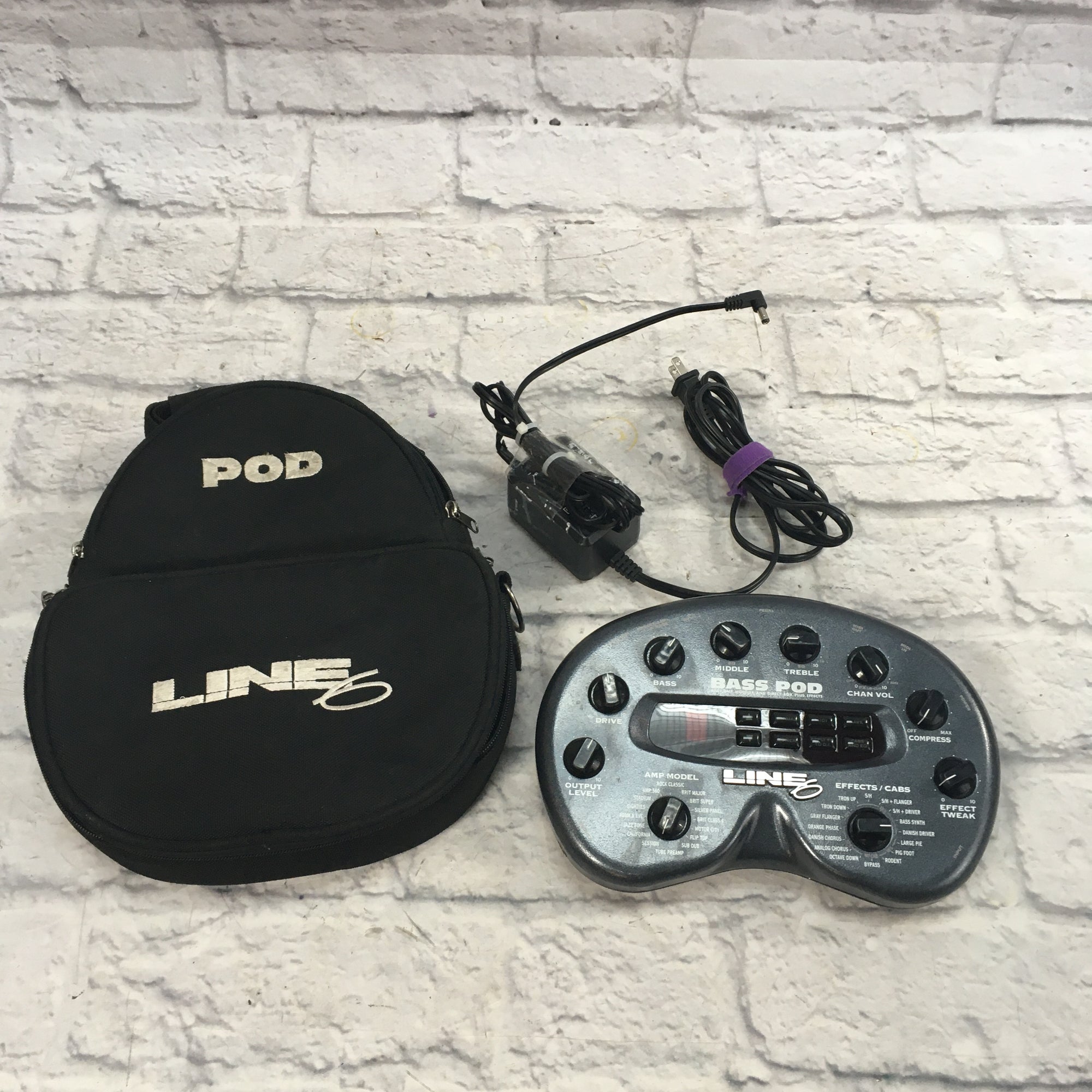 Line 6 Bass Pod Multi-Effect Bass Processor w/ power supply soft case