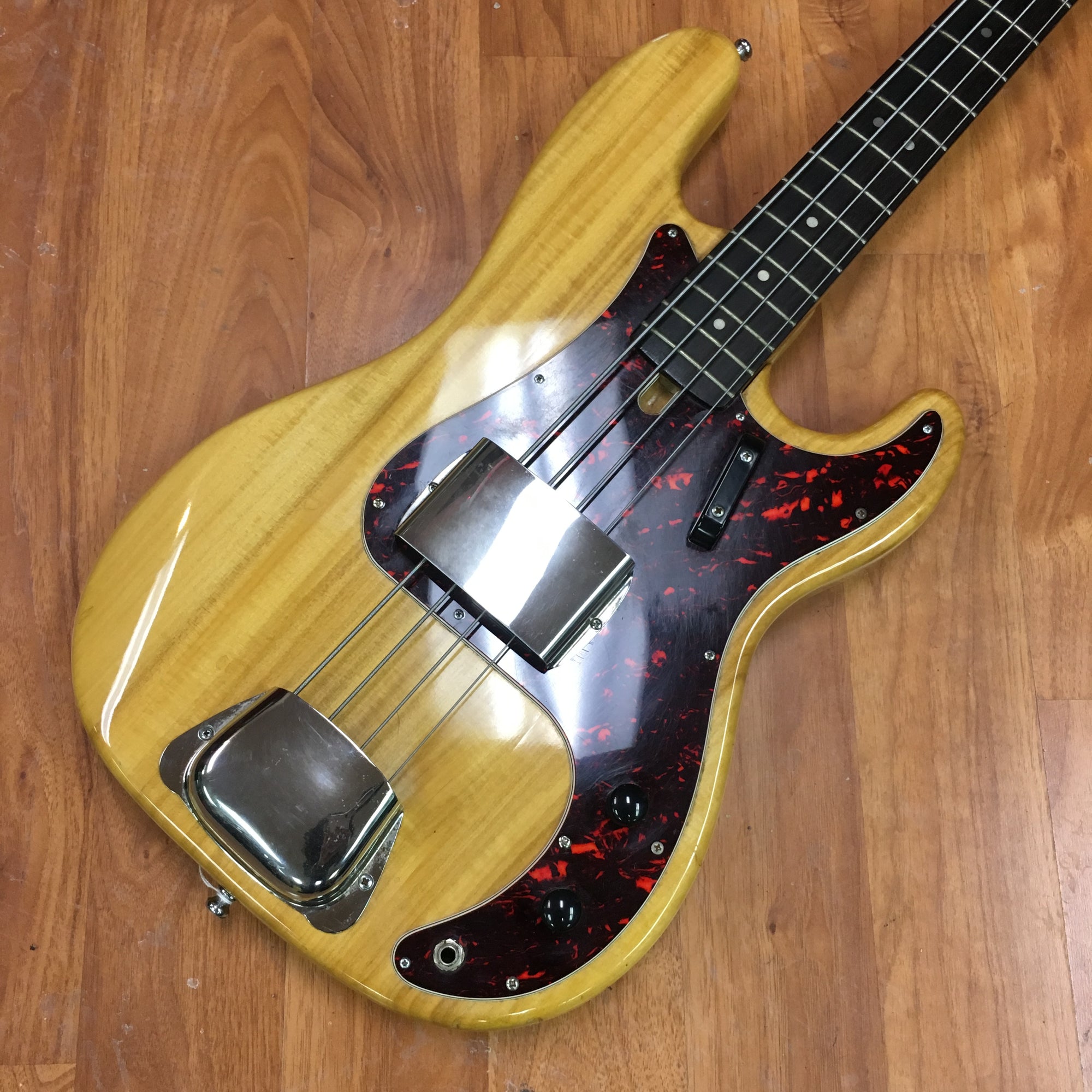 Univox Precision Bass, Lawsuit Era w/ Case