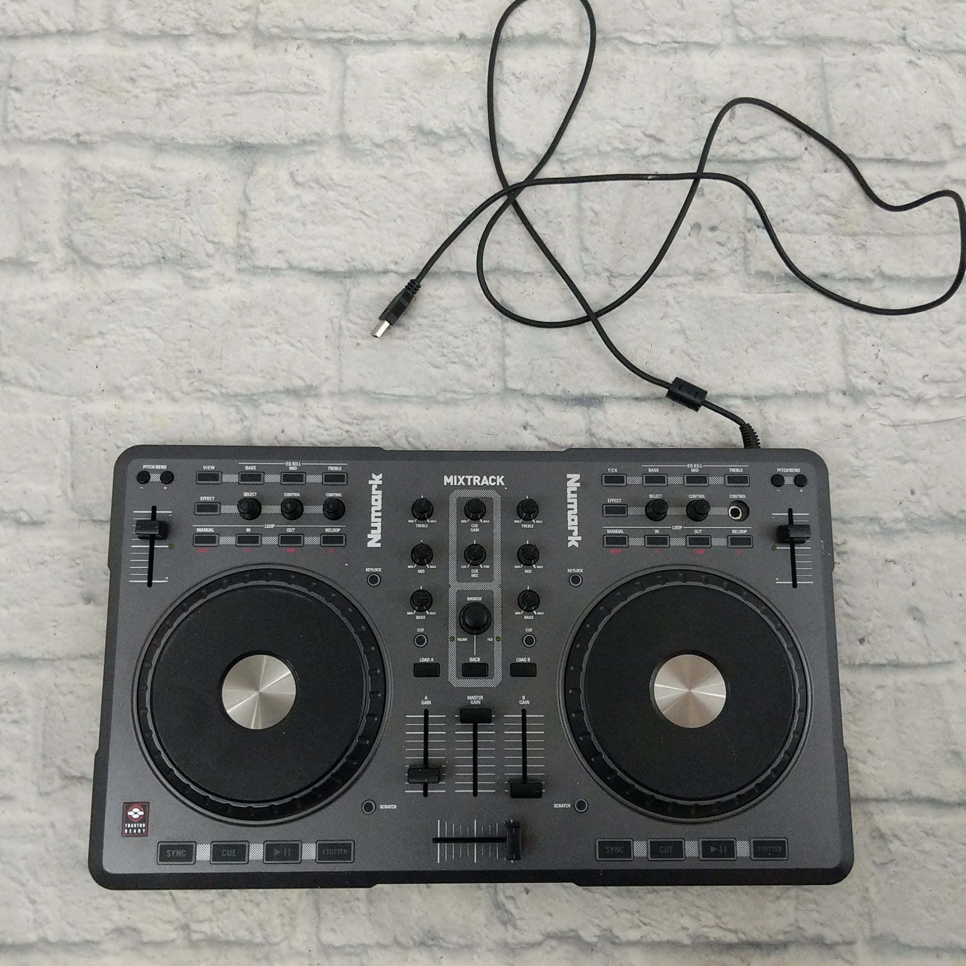 Numark Mixtrack DJ Controller - Evolution Music