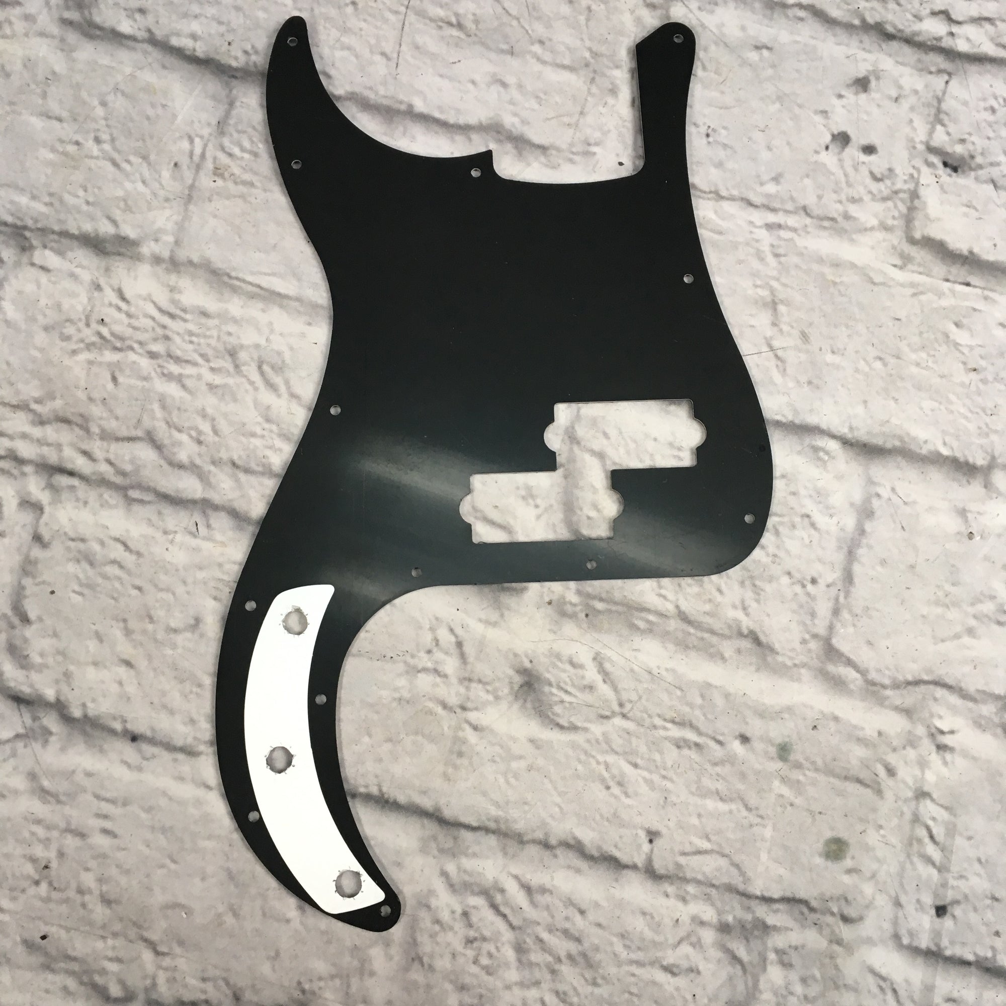 P Bass Style Pickguard Black