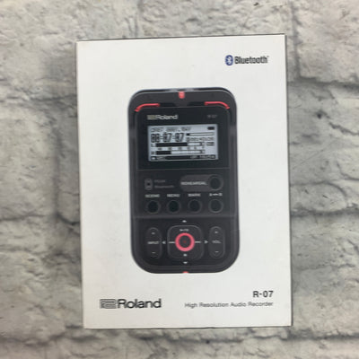 Roland R-07 High Resolution Audio Recorder