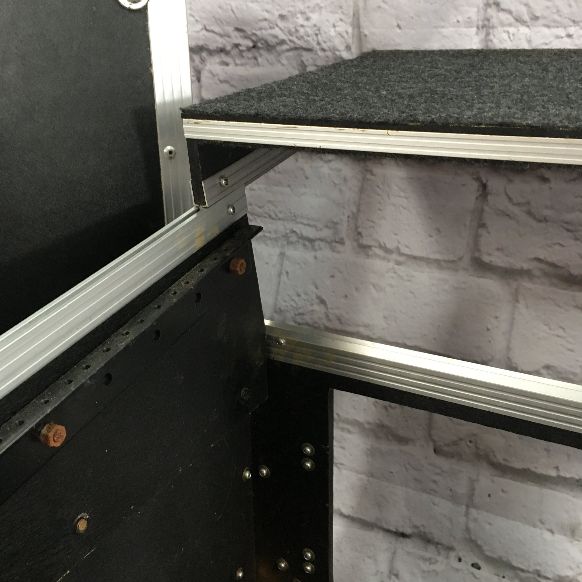 Odyssey Slant Mixer Rack with 6U Front Rack