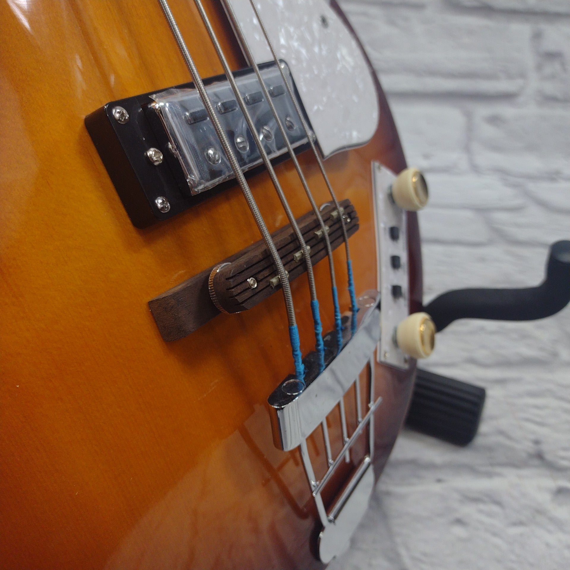 Hofner HI-CB-PE-SB 4 String Club Bass Guitar