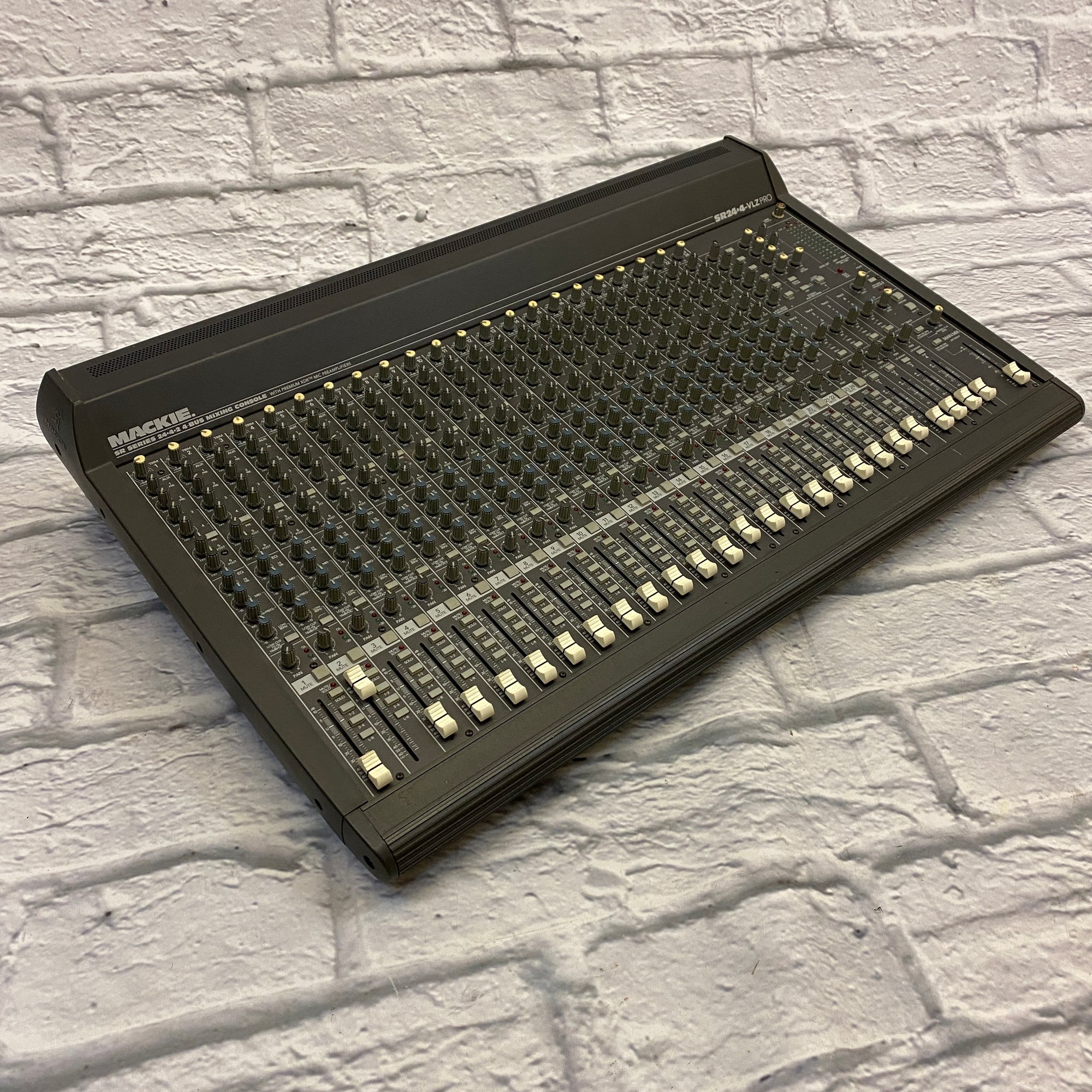 Mackie SR24-4 24 Channel Mixing Console w/ Road Case