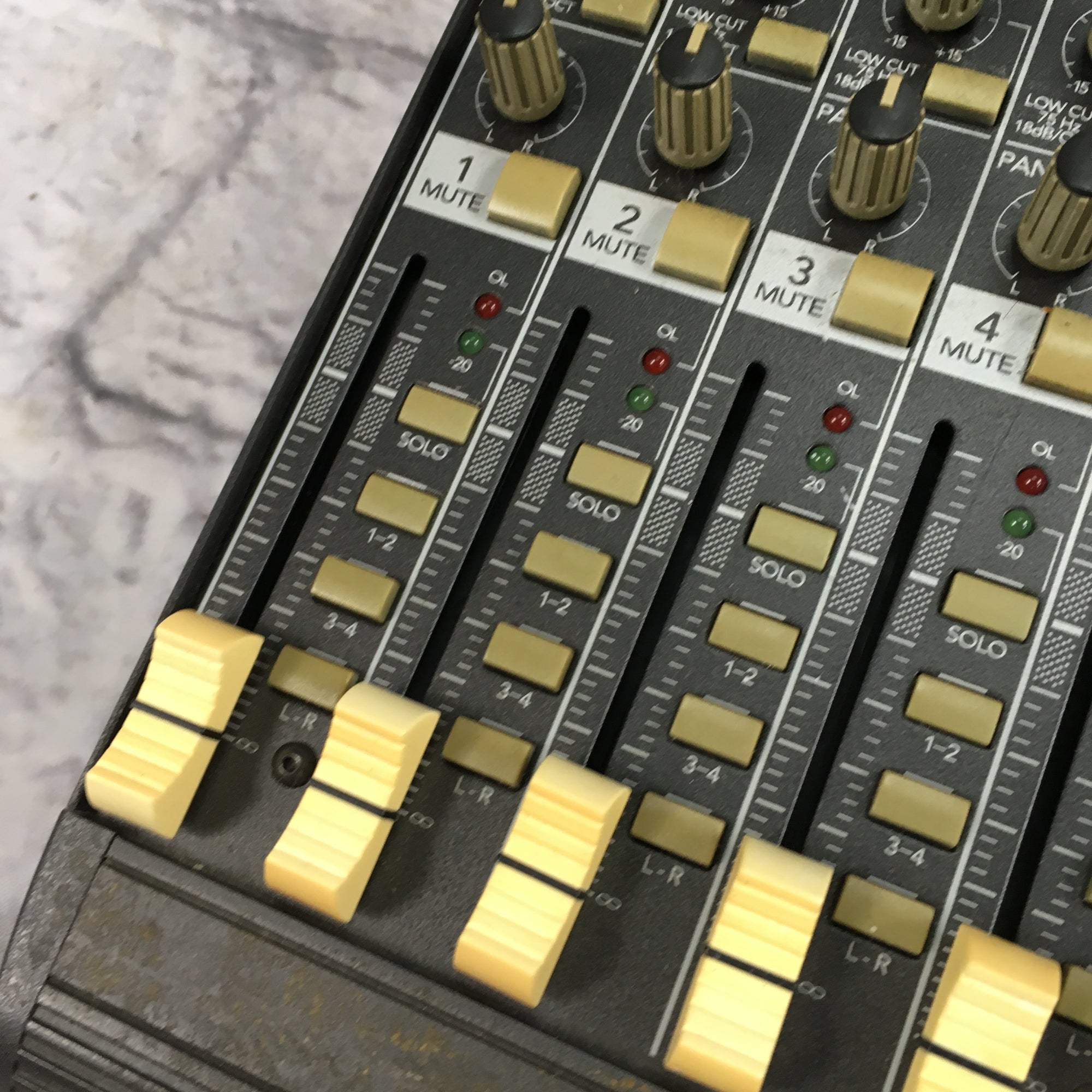 Mackie CR1604VLX 16 Channel Passive Mixer