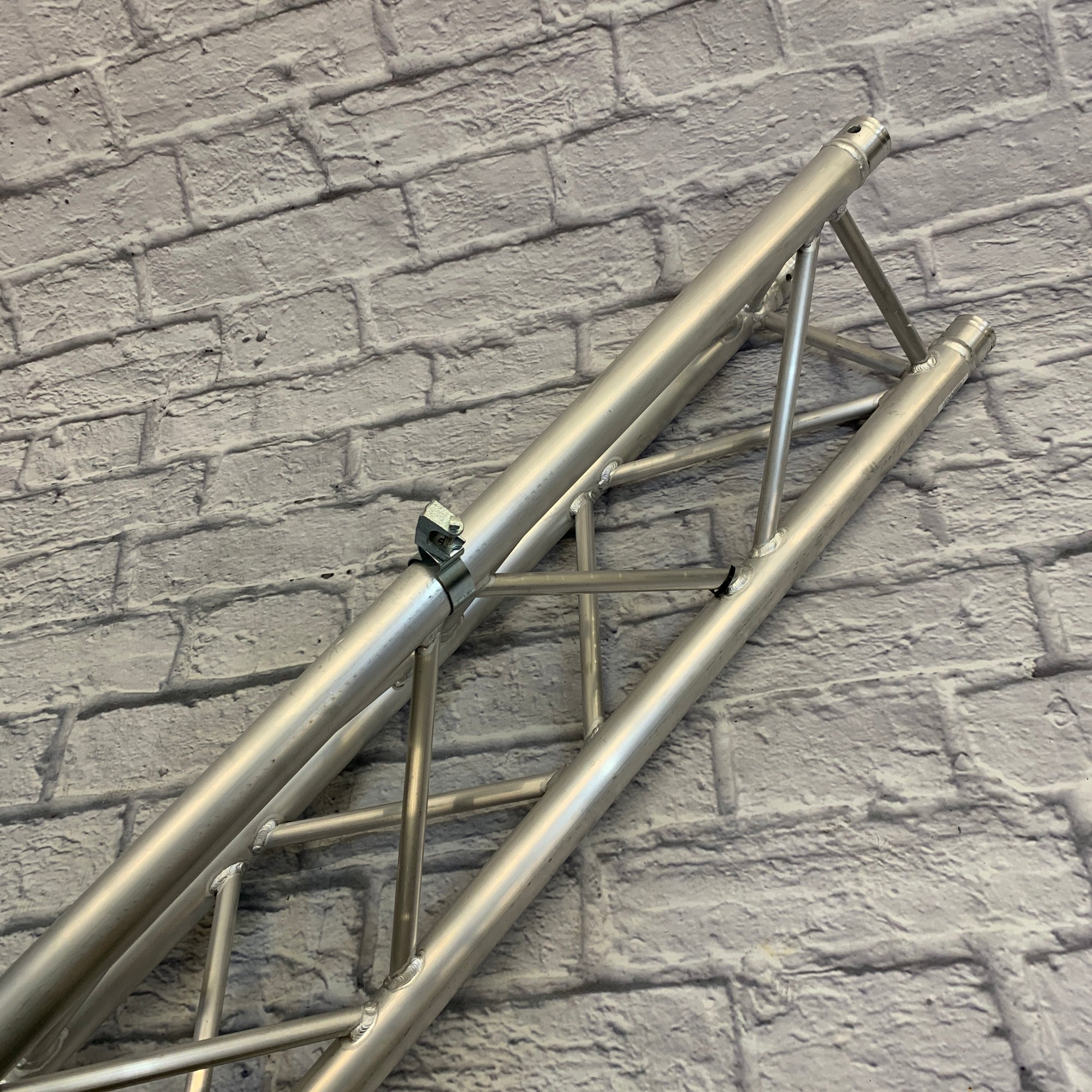 Global Truss 9.84' (3.0m) Triangular Segment