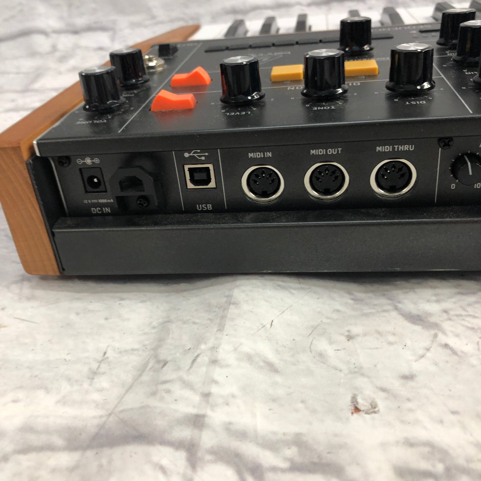 Behringer Poly D 4 Voice Polyphonic Synth