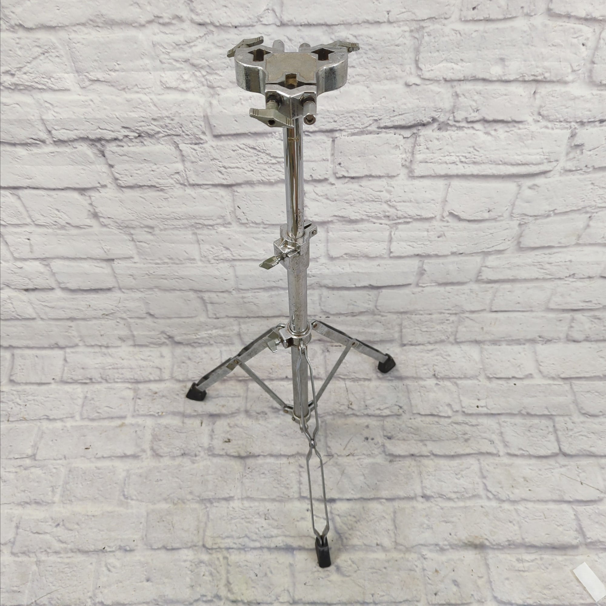 Unknown Double Braced Tri Mount Triple Stand