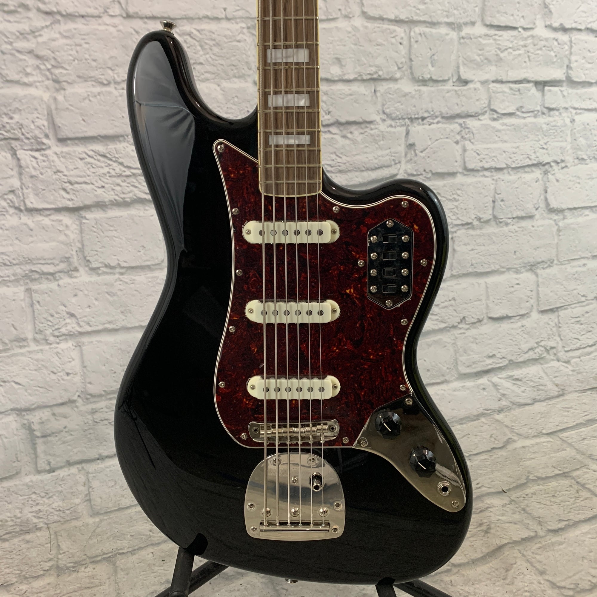 Squier Classic Vibe Bass VI - Black